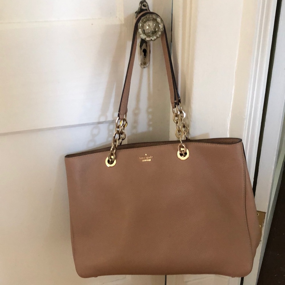 Kate spade tote. Light use. Great condition.
